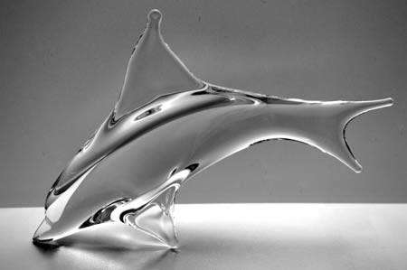 *ELEGANT EARLY 1970s ZBS CZECH ART GLASS SCULPTURE OF A DOLPHIN, DESIGNED MILOSLAV JANKU (1916-1994)