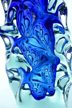 * A DAZZLING SKRDLOVICE ART GLASS VASE DESIGNED BY JAN BERANEK (1933-)