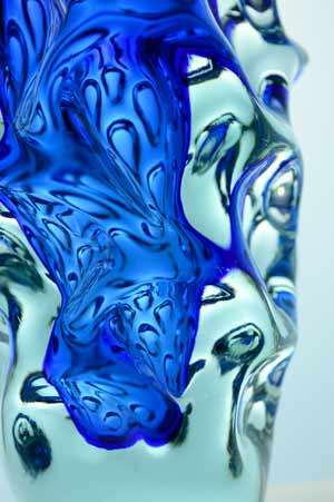 * A DAZZLING SKRDLOVICE ART GLASS VASE DESIGNED BY JAN BERANEK (1933-)