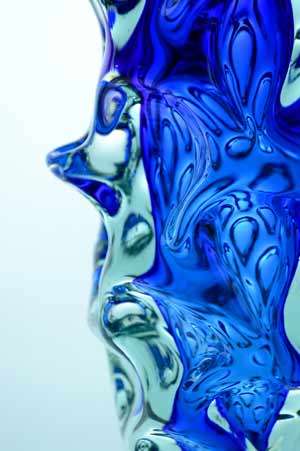* A DAZZLING SKRDLOVICE ART GLASS VASE DESIGNED BY JAN BERANEK (1933-)