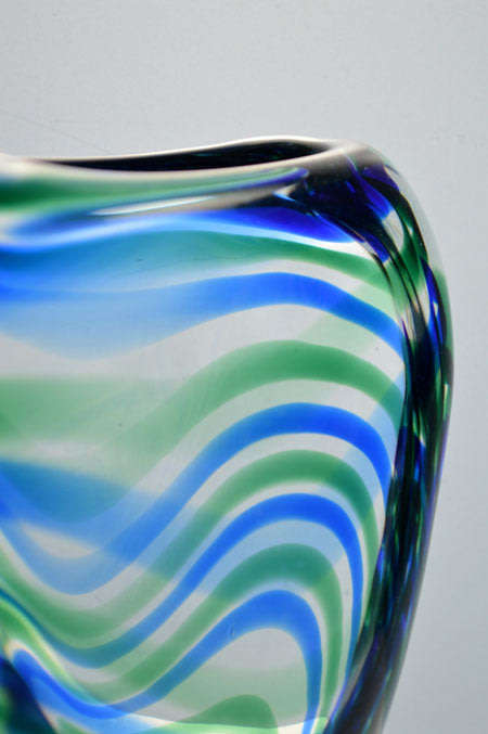 SUPERB LEERDAM UNICA BLUE AND GREEN SIGNED GLASS VASE, DESIGNED BY FLORIS MEYDAM IN THE 1940s