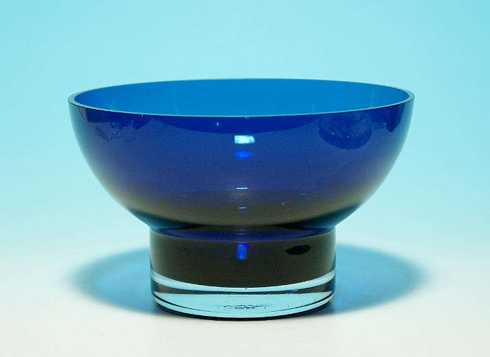 ELEGANCE & SIMPLICITY : A MAGNIFICENT 1970s COBALT BLUE SCHOTT AND ZWIESEL BOWL: A BEAUTY OF NOTE