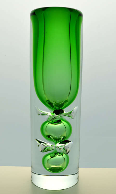 DAZZLING, TRANSPARENT & HEAVY SKRDLOVICE VASE, DESIGNED BY JAN BERANEK (1933-) IN 1980