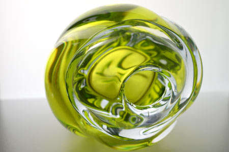 DAZZLINGLY BEAUTIFUL MODERN CZECH ART GLASS ARCHITECTURAL VASE, DESIGNED AND MADE BY SKLOSTUDIO
