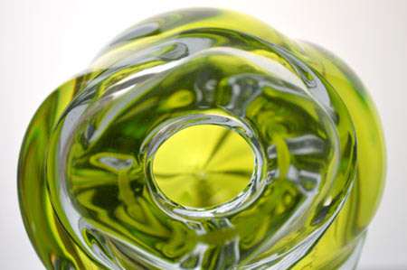 DAZZLINGLY BEAUTIFUL MODERN CZECH ART GLASS ARCHITECTURAL VASE, DESIGNED AND MADE BY SKLOSTUDIO