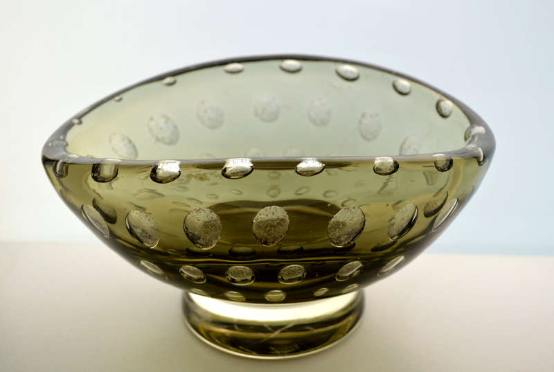 A BEAUTIFUL & RARE FIND: BOWL WITH CONTROLLED BUBBLES DESIGNED BY MILAN METELAK FOR HARRACHOV GLASS