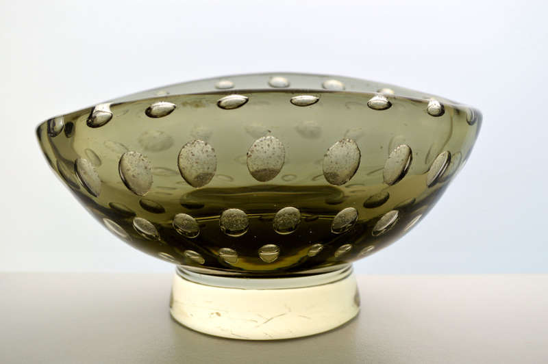 A BEAUTIFUL & RARE FIND: BOWL WITH CONTROLLED BUBBLES DESIGNED BY MILAN METELAK FOR HARRACHOV GLASS