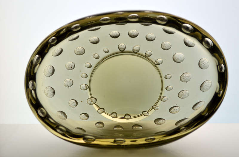 A BEAUTIFUL & RARE FIND: BOWL WITH CONTROLLED BUBBLES DESIGNED BY MILAN METELAK FOR HARRACHOV GLASS