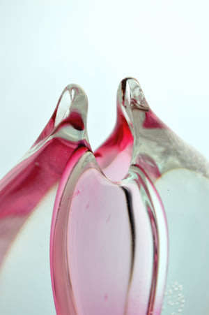 A DAZZLINGLY BEAUTIFUL MODERN PINK CZECH ART GLASS VASE DESIGNED BY PAVEL JUDA IN 1985