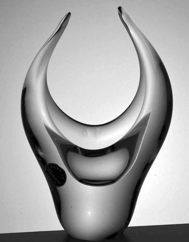 ** ICE BLUE TOP QUALITY MURANO VASE WITH LABEL - RETRO ART GLASS FROM THE 1960s AT ITS VERY BEST!