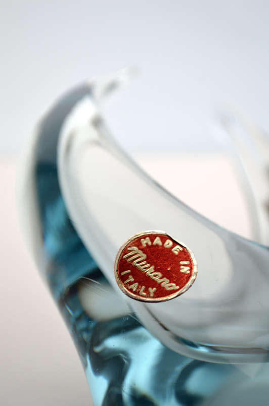 ** ICE BLUE TOP QUALITY MURANO VASE WITH LABEL - RETRO ART GLASS FROM THE 1960s AT ITS VERY BEST!