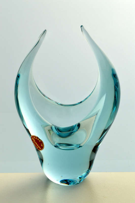 ** ICE BLUE TOP QUALITY MURANO VASE WITH LABEL - RETRO ART GLASS FROM THE 1960s AT ITS VERY BEST!