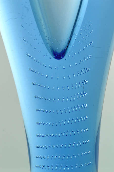 ** A DAZZLINGLY BEAUTIFUL MODERN BLUE CZECH ART GLASS VASE DESIGNED BY PAVEL JUDA IN 1985