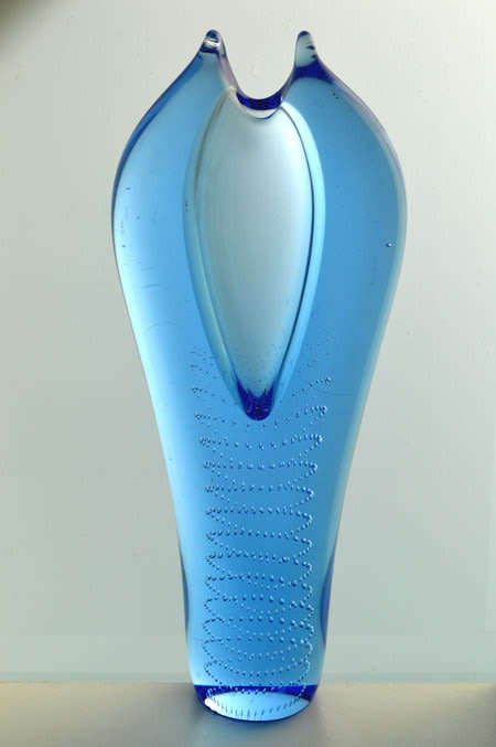 ** A DAZZLINGLY BEAUTIFUL MODERN BLUE CZECH ART GLASS VASE DESIGNED BY PAVEL JUDA IN 1985