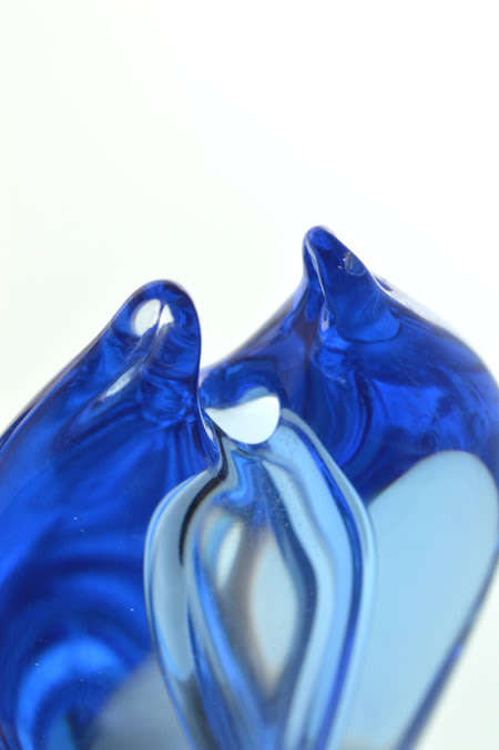 ** A DAZZLINGLY BEAUTIFUL MODERN BLUE CZECH ART GLASS VASE DESIGNED BY PAVEL JUDA IN 1985