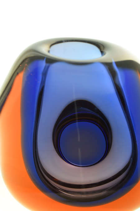 GOLD MEDAL WINNER: SCARCE MOSER CZECH ART GLASS SCULPTURAL VASE DESIGNED BY VLADIMIR MIKA IN 1967