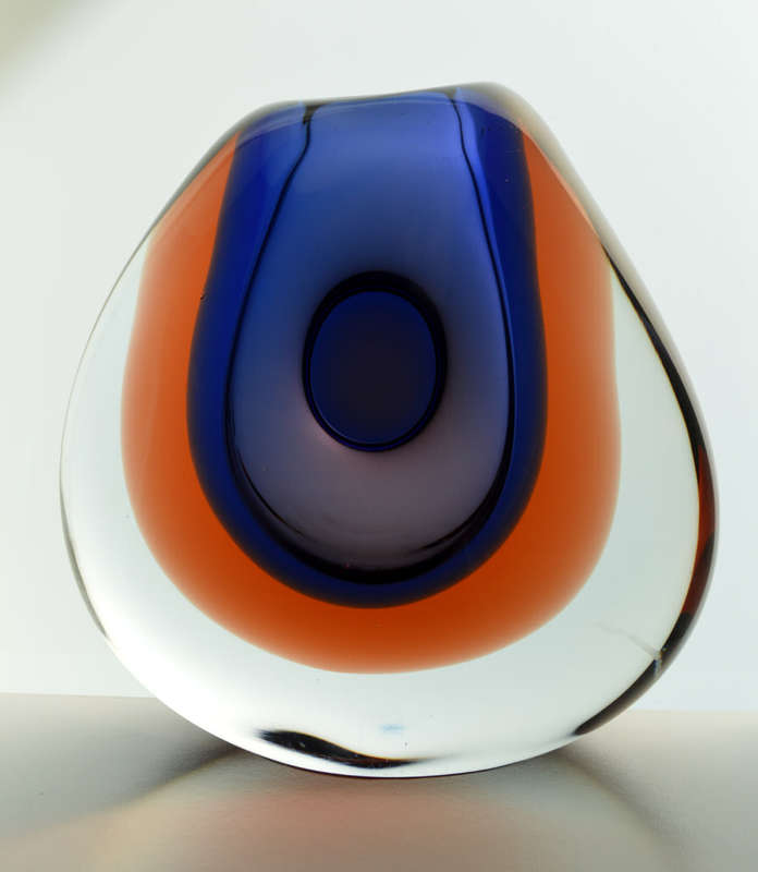 GOLD MEDAL WINNER: SCARCE MOSER CZECH ART GLASS SCULPTURAL VASE DESIGNED BY VLADIMIR MIKA IN 1967