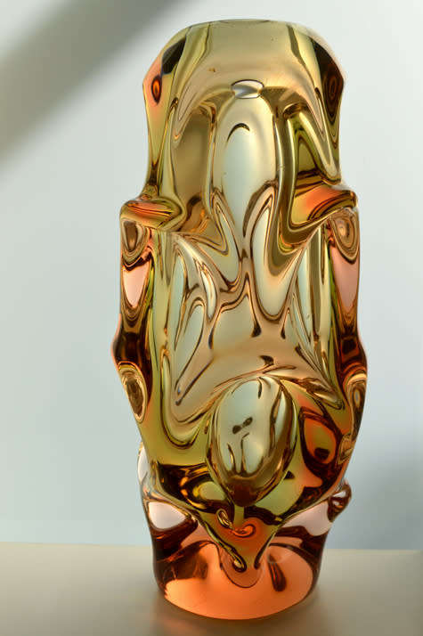 ** FLAGSHIP & HALLMARK DESIGN: SKRDLOVICE VASE FROM THE EARLY 1960s, DESIGNED BY JAN BERANEK IN 1959