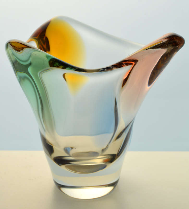 A MAGNIFICENT & MOST ELEGANT CZECH ART GLASS VASE DESIGNED BY FRANTISEK ZEMEK FOR MSTISOV