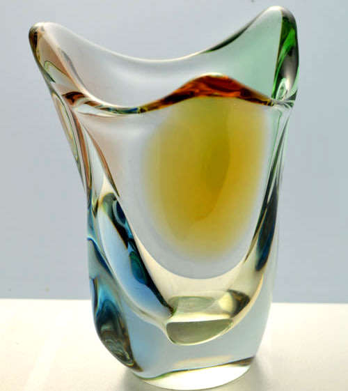 A MAGNIFICENT & MOST ELEGANT CZECH ART GLASS VASE DESIGNED BY FRANTISEK ZEMEK FOR MSTISOV