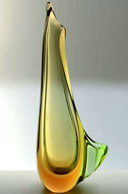 MAGNIFICENT & RARE MILENA VELISKOVA 'KANGAROO' CZECH ART GLASS VASE, DESIGNED FOR SKRDLOVICE IN 1955