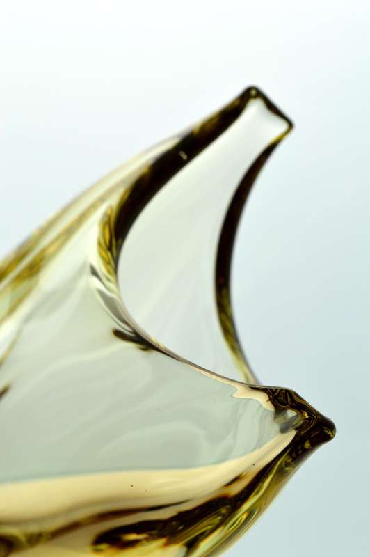 ELEGANT 1960s ZBS CZECH ART GLASS SCULPTURAL VASE, DESIGNED BY PROF MILOSLAV KLINGER (1922-1999)