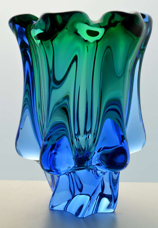 BEAUTIFUL CZECH ART GLASS CHRIBSKA SCULPTURAL VASE DESIGNED BY PROF JOSEF HOSPODKA IN THE 1970s