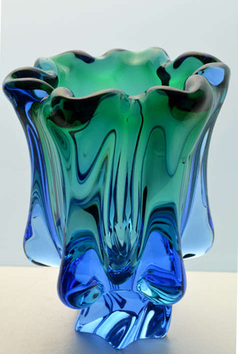 BEAUTIFUL CZECH ART GLASS CHRIBSKA SCULPTURAL VASE DESIGNED BY PROF JOSEF HOSPODKA IN THE 1970s