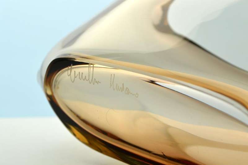 SIGNED ELEGANT 1960s ZBS CZECH ART GLASS SCULPTURAL BOWL. DESIGN: MILOSLAV KLINGER (1922-1999)