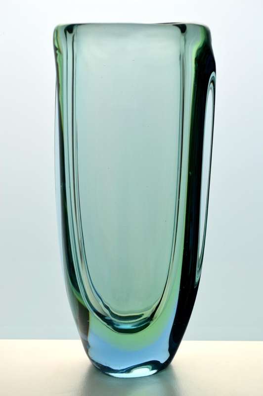 HALLMARK DESIGN: SKRDLOVICE SOMERSO VASE, DESIGNED BY JAN BERANEK IN THE 1950s