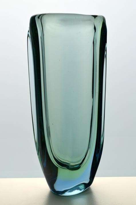 HALLMARK DESIGN: SKRDLOVICE SOMERSO VASE, DESIGNED BY JAN BERANEK IN THE 1950s