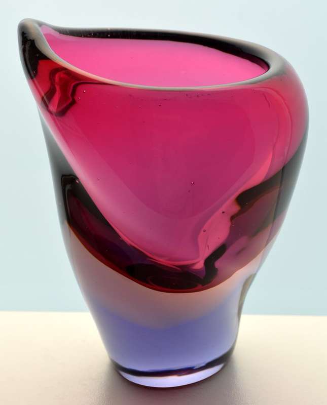 MAGNIFICENT & VERY RARE MARIA STAHLIKOVA CZECH ART GLASS VASE, DESIGNED FOR SKRDLOVICE GLASS WORKS