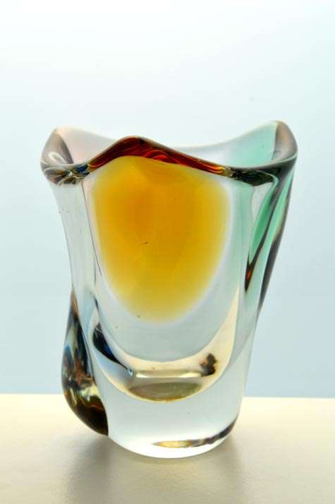 A MAGNIFICENT & MOST ELEGANT CZECH ART GLASS VASE DESIGNED BY FRANTISEK ZEMEK FOR MSTISOV