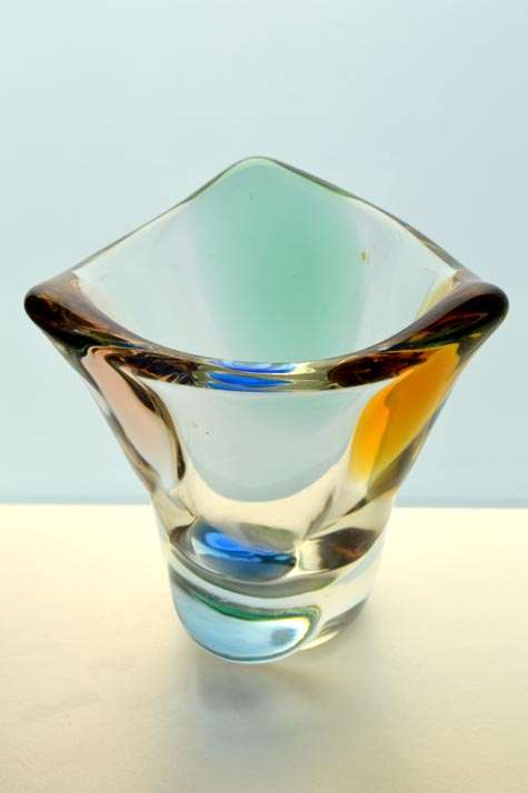 A MAGNIFICENT & MOST ELEGANT CZECH ART GLASS VASE DESIGNED BY FRANTISEK ZEMEK FOR MSTISOV