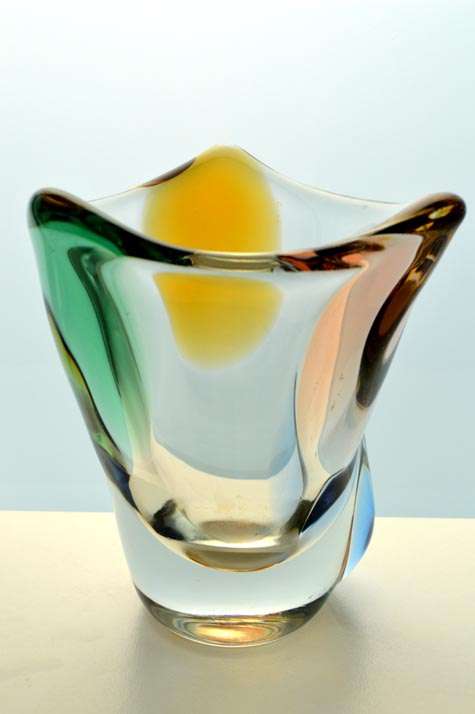 A MAGNIFICENT & MOST ELEGANT CZECH ART GLASS VASE DESIGNED BY FRANTISEK ZEMEK FOR MSTISOV