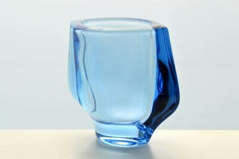 SOUGHT-AFTER AZURE PRESSED GLASS VASE BY FRANTISEK VIZNER (1936-2011): A COLLECTOR'S ITEM FROM 1962