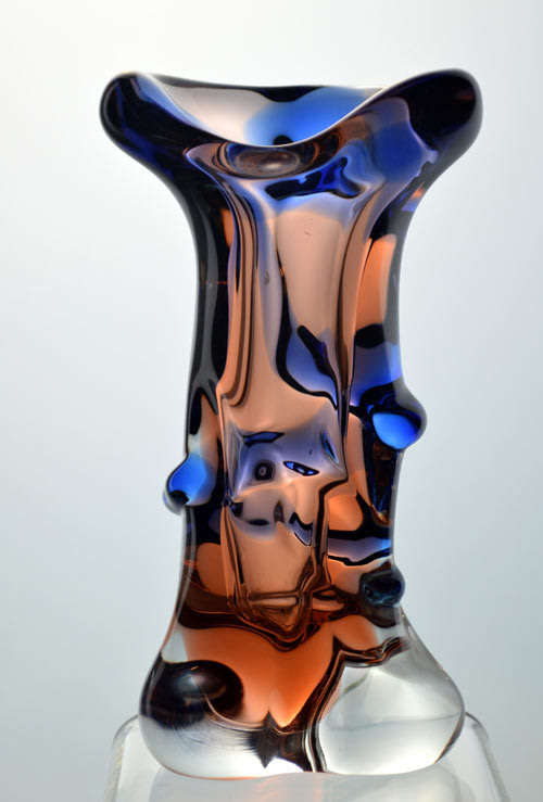 A MAGNIFICENT PEACH-COLOURED AND COBALT BLUE CZECH ART GLASS MSTISOV / MOSER VASE