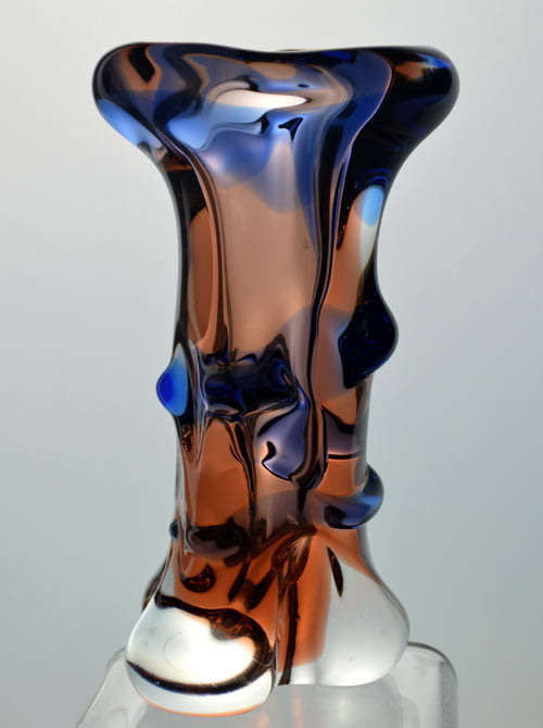 A MAGNIFICENT PEACH-COLOURED AND COBALT BLUE CZECH ART GLASS MSTISOV / MOSER VASE