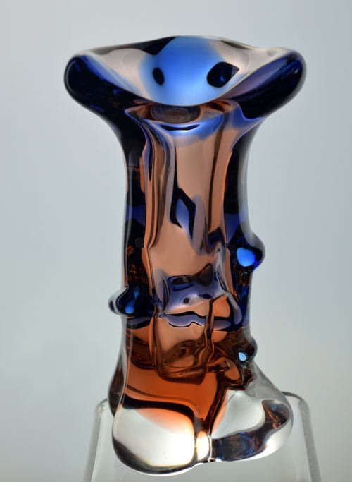 A MAGNIFICENT PEACH-COLOURED AND COBALT BLUE CZECH ART GLASS MSTISOV / MOSER VASE