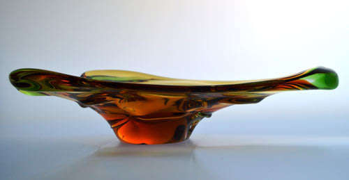 A DAZZLING, LARGE GREEN AND AMBER CZECH ART GLASS SKRDLOVICE/MSTISOV BOWL 1970/1980s