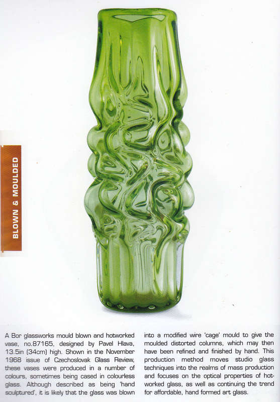 A NOVI BOR CZECH ART GLASS SCULPTURAL VASE, DESIGNED BY PAVEL HLAVA IN 1967