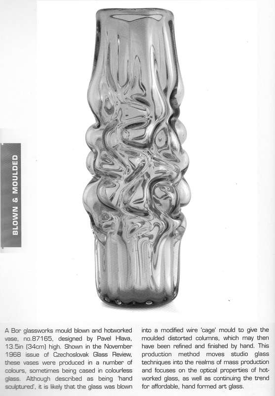 A NOVI BOR CZECH ART GLASS SCULPTURAL VASE, DESIGNED BY PAVEL HLAVA IN 1968