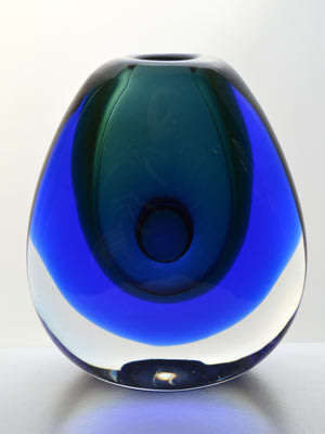 GOLD MEDAL WINNER. SCARCE MOSER CZECH ART GLASS SCULPTURAL VASE DESIGNED BY VLADIMIR MIKA IN 1967