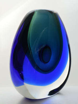GOLD MEDAL WINNER. SCARCE MOSER CZECH ART GLASS SCULPTURAL VASE DESIGNED BY VLADIMIR MIKA IN 1967