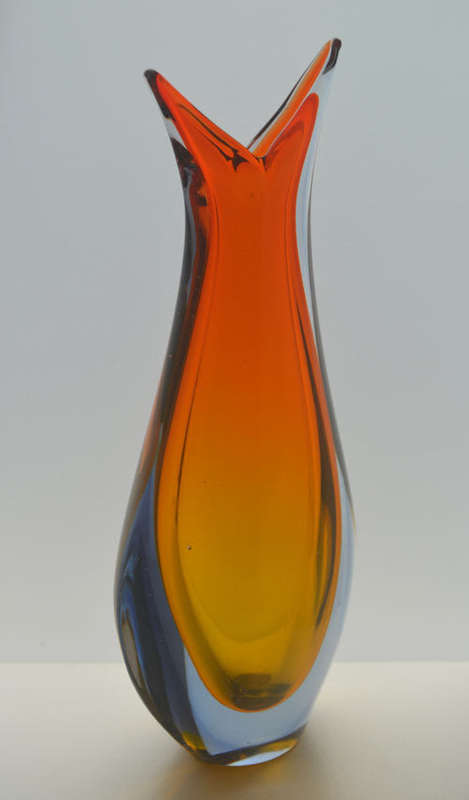 * A MAGNIFICENT BURNT ORANGE & ICE BLUE MURANO VASE - MID 20TH CENTURY ART GLASS AT ITS VERY BEST!