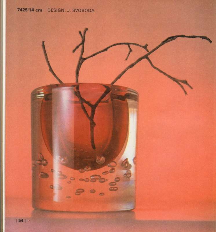 MAGNIFICENT CZECH ART GLASS VASE, DESIGNED FOR SKRDLOVICE GLASSWORKS (1974) BY PROF JAROSLAV SVOBODA