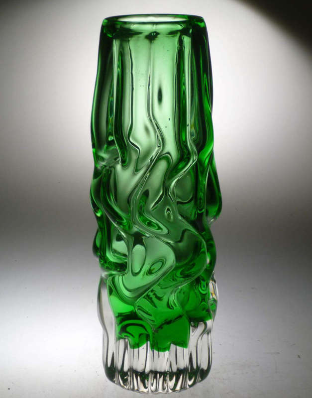 A NOVI BOR CZECH ART GLASS SCULPTURAL VASE, DESIGNED BY PAVEL HLAVA IN 1967