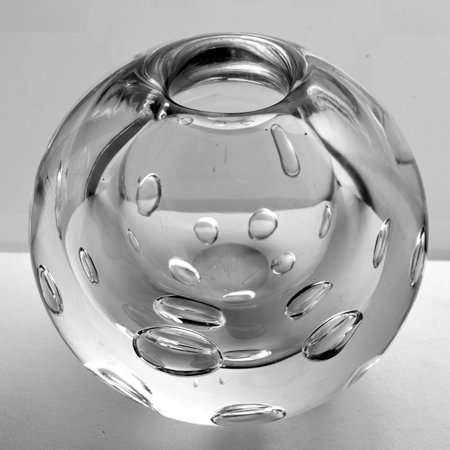 VLADIMIR SVAB (DESIGNED IN 1995) : VERY BEAUTIFUL BALL VASE, CLEAR GLASS MADE BY BERANEK GLASS