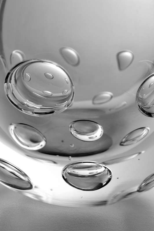 VLADIMIR SVAB (DESIGNED IN 1995) : VERY BEAUTIFUL BALL VASE, CLEAR GLASS MADE BY BERANEK GLASS