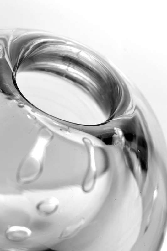 VLADIMIR SVAB (DESIGNED IN 1995) : VERY BEAUTIFUL BALL VASE, CLEAR GLASS MADE BY BERANEK GLASS